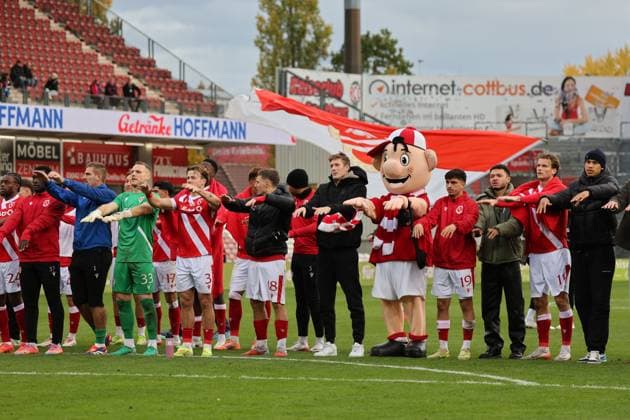 Energie celebrates victory Football 3 Liga 2025 2026 FC Energie Cottbus TSV Havelse