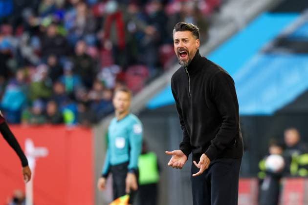 Head Coach Sandro Wagner FC Augsburg , FC Augsburg vs RB Leipzig, Football, 1 Bundesliga, 8 Matchday, 25 10 2025 DFB regulations prohibit any use of photographs as image sequences and or quasi video Augsburg Bayern Germany Copyright: xkolbert-press ChristianxKolbertx