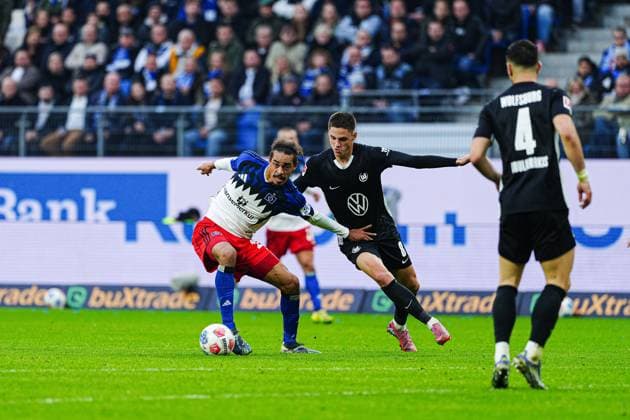 Yussuf Poulsen Hamburger SV, 15 , Bence Dardai VfL Wolfsburg, 08 GER, Hamburger SV vs VfL Wolfsburg, Football, 1 Bundesliga, Matchday 8, Season 2025 2026, 25 10 2025 DFL REGULATES PROHIBIT ANY USE OF PHOTOGRAPHS AS IMAGE SEQUENCES AND OR QUASI VIDEO GER, Hamburger SV vs VfL Wolfsburg, Football, 1 Bundesliga, Matchday 8, Season 2025 2026, 25 10 2025 Hamburg Copyright: xEibner-Pressefoto MarcelxvonxFehrnx EP_MFN