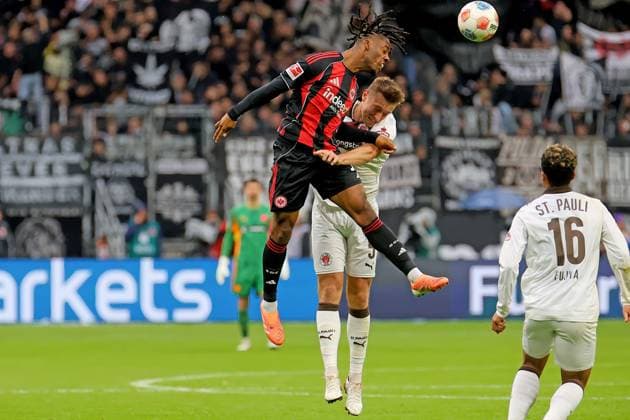 Frankfurt, Germany October 25, 2025 1 BL 2025 2026 Eintracht Frankfurt vs FC St Pauli In picture from left in duel Elye Wahi Frankfurt vs Hauke Wahl St Pauli DFL regulations prohibit any use of photographs as image sequences and or quasi video Deutsche Bank Park Hessen Copyright: xFotostandx xRacochax