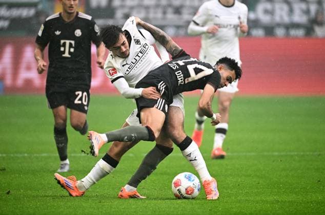 Football, Bundesliga, Germany, Men, Season 2025 2026, 1 Matchday, Borussia Park Mönchengladbach, Bor Mönchengladbach FC Bayern Munich Luis Diaz FCB , Jens Castrop BMG Action