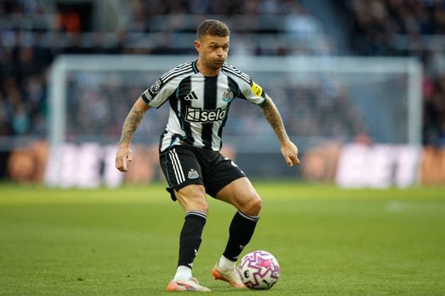25th October 2025; St James Park, Newcastle, England; Premier League Football, Newcastle United versus Fulham; Kieran Trippier of Newcastle United controls the ball  CraigxCowan