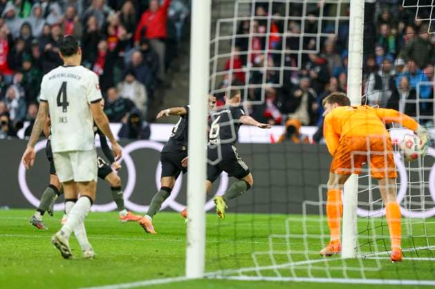 Mönchengladbach, Germany, 25 10 25 Joshua Kimmich FC Bayern Munich goal celebration, cheers after his goal for 0 1 during the Bundesliga match between Borussia Mönchengladbach vs FC Bayern Munich at the stadium in Borussia Park Mönchengladbach Stadion im Borussia Park North Rhine Westphalia Germany Copyright: xBrauer-Fotoagenturx xAdrianxSchlx