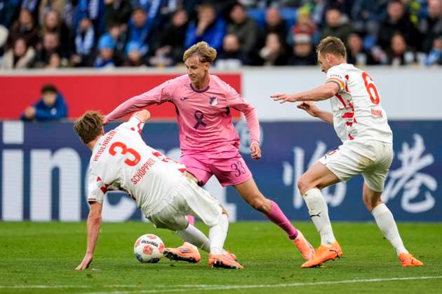 v li Jan Schöppner FCH, 3 , Max Moerstedt Hoffenheim, 33 , Patrick Mainka FCH, 6 , duel, duel scene, duel, tackle, tackling, dynamics, action, action, 25 10 2025, Sinsheim Germany , Football, Bundesliga, TSG 1899 Hoffenheim 1 FC Heidenheim, DFB DFL REGULATIONS PROHIBIT ANY USE OF PHOTOGRAPHS AS IMAGE SEQUENCES AND OR QUASI VIDEO xozx