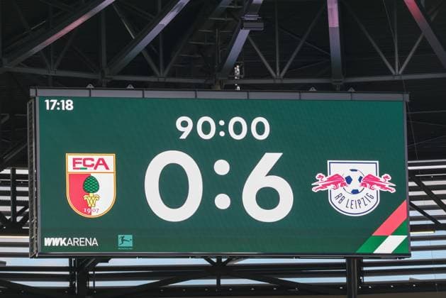 Final score on the scoreboard 0 6, FC Augsburg vs RB Leipzig, Football, 1 Bundesliga, 8 Matchday, 25 10 2025 DFB regulations prohibit any use of photographs as image sequences and or quasi video Augsburg Bayern Germany Copyright: xkolbert-press ChristianxKolbertx