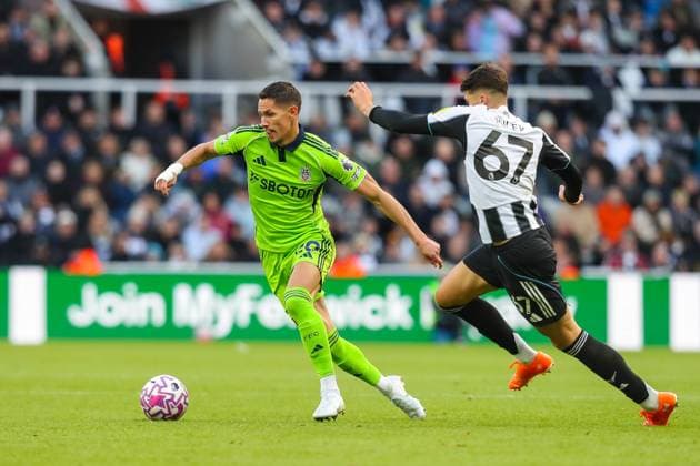 Newcastle United v Fulham, Premier League SaÅ¡a LukiÄ‡ Of Fulham in action against Lewis Miley Of Newcastle United during the Newcastle United v Fulham Premier League match at St. James Park, Newcastle Upon Tyne, England on 25 October 2025 Credit: Lee Keuneke Every Second Media Editorial use only. All images are copyright Every Second Media Limited. No images may be reproduced without prior permission. All rights reserved. Premier League and Football League images are subject to licensing agreements with Football DataCo Limited. see https: www.football-dataco.com Copyright: xIMAGO EveryxSecondxMediax ESM-1639-0076 LeexKeunekex xEveryxSecondxMediax