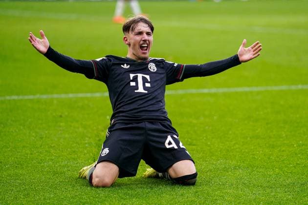 2025-10-25 Borussia Monchengladbach v FC Bayern Munchen - Bundesliga MOENCHENGLADBACH, GERMANY - OCTOBER 25: Lennart Karl of FC Bayern Munchen celebrates after scoring his teams third goal during the Bundesliga match between Borussia Monchengladbach and FC Bayern Munchen at Borussia-Park on October 25, 2025 in Moenchengladbach, Germany. Moenchengladbach Borussia-Park Germany Content not available for redistribution in The Netherlands directly or indirectly through any third parties. Copyright: xJorisxVerwijstx