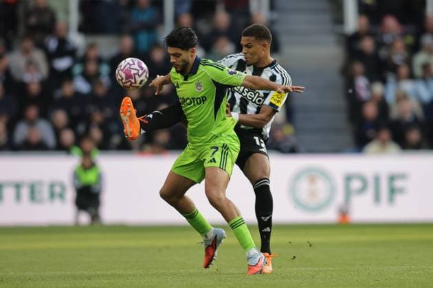 Newcastle United v Fulham - Premier League Raul Jimenez of Fulham challenges Malick Thiaw of Newcastle United during the Premier League match between Newcastle United and Fulham at St. James s Park in Newcastle, United Kingdom, on October 25, 2025. Newcastle Tyne and Wear United Kingdom  Copyright: xMIxNewsx originalFilename:fletcher-newcastl251025_npN9c.jpg