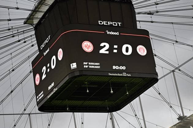25 10 2025, xjhx, Fussball 1 Bundesliga, Eintracht Frankfurt FC St Pauli v l Final result on the scoreboard Wuerfel DFL DFB REGULATIONS PROHIBIT ANY USE OF PHOTOGRAPHS as IMAGE SEQUENCES and or QUASI VIDEO Frankfurt am Main