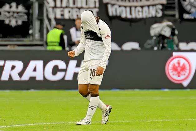 Frankfurt, Germany October 25, 2025 1 BL 2025 2026 Eintracht Frankfurt vs FC St Pauli In the picture Joel Chima Fujita St Pauli is deeply disappointed after the away defeat DFL regulations prohibit any use of photographs as image sequences and or quasi video Deutsche Bank Park Hessen Copyright: xFotostandx xRacochax