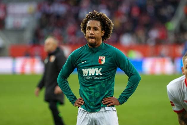 disappointment at Han Noah Massengo 4 FC Augsburg after the end of the match, FC Augsburg vs RB Leipzig, Football, 1 Bundesliga, Matchday 8, 25 10 2025 DFB regulations prohibit any use of photographs as image sequences and or quasi video Augsburg Bayern Germany Copyright: xkolbert-press ChristianxKolbertx