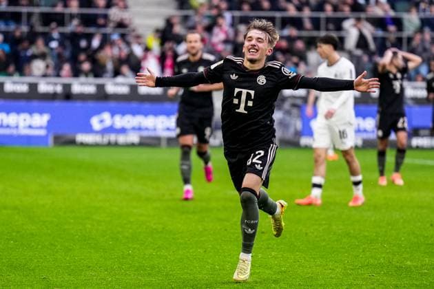 MOENCHENGLADBACH, GERMANY - OCTOBER 25: Lennart Karl of Bayern Munchen celebrates after scoring his team s third goal during the Bundesliga match between Borussia M+?nchengladbach and FC Bayern M++nchen at Borussia-Park on October 25, 2025 in Moenchengladbach, Germany. (Photo by Rene Nijhuis) SPO  Copyright: xRenexNijhuis