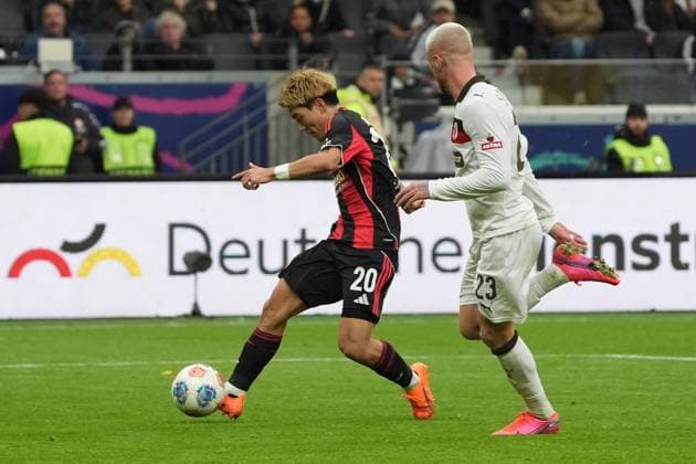 Ritsu Doan Eintracht Frankfurt, 20 vs Louis Oppie FC St Pauli, 23 Frankfurt 25 10 2025 Eintracht Frankfurt vs FC St Pauli, Deutsche Bank Park, Matchday 8 Bundesliga