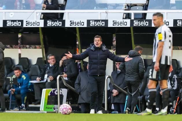 Newcastle United v Fulham, Premier League Marco Silva Manager Of Fulham gestures during the Newcastle United v Fulham Premier League match at St. James Park, Newcastle Upon Tyne, England on 25 October 2025 Credit: Lee Keuneke Every Second Media Editorial use only. All images are copyright Every Second Media Limited. No images may be reproduced without prior permission. All rights reserved. Premier League and Football League images are subject to licensing agreements with Football DataCo Limited. see https: www.football-dataco.com Copyright: xIMAGO EveryxSecondxMediax ESM-1639-0081 LeexKeunekex xEveryxSecondxMediax