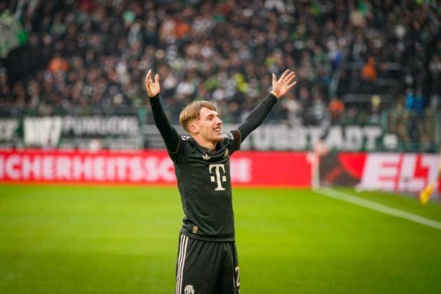 Germany Soccer Bundesliga 2025 26, 8 Matchday Borussia Mönchengladbach vs FC Bayern Munich Borussia Park Mönchengladbach Goal and goal celebration to 0 3 by Lennart Karl Bayern 42 Joy, emotions, jubilation Mönchengladbach North Rhine-Westphalia Germany Copyright: xJOERANxSTEINSIEKx