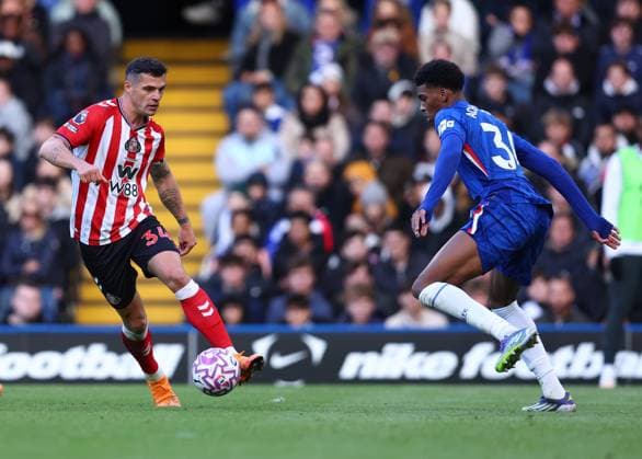 London, England, 25th October 2025. Granit Xhaka of Sunderland finds space in from of Josh Acheampong of Chelsea the Chelsea vs Sunderland Premier League match at Stamford Bridge, London. Picture credit should read: Paul Terry Sportimage EDITORIAL USE ONLY. No use with unauthorised audio, video, data, fixture lists, club league logos or live services. Online in-match use limited to 120 images, no video emulation. No use in betting, games or single club league player publications. SPI_035_PT_Chelsea_Sunderland SPI-4235-0034