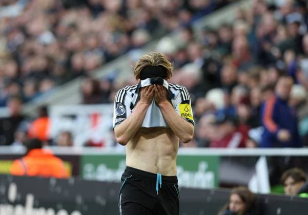 Newcastle Upon Tyne, England, 25th October 2025. Anthony Gordon of Newcastle United reacts during the Newcastle United vs Fulham Premier League match at St. James Park, Newcastle Upon Tyne. Picture credit should read: Nigel Roddis Sportimage EDITORIAL USE ONLY. No use with unauthorised audio, video, data, fixture lists, club league logos or live services. Online in-match use limited to 120 images, no video emulation. No use in betting, games or single club league player publications. SPI_037_NR_NEWC_FULH SPI-4236-0036