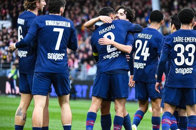 FOOTBALL : Stade Brestois 29 vs Paris Saint Germain - Ligue 1 - JournÃ e 9 - 25 10 2025 Joie des joueurs du Paris SG aprÃ s le but de Achraf Hakimi (Paris SG) BrestFrance  Copyright: xBaptistexAutissierx