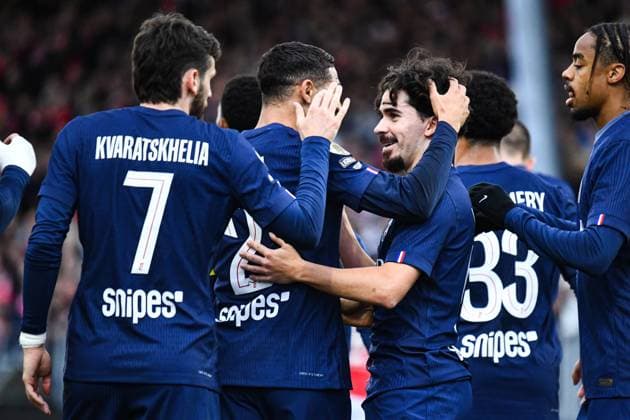 FOOTBALL : Stade Brestois 29 vs Paris Saint Germain - Ligue 1 - JournÃ e 9 - 25 10 2025 Joie des joueurs du Paris SG aprÃ s le but de Achraf Hakimi (Paris SG) BrestFrance  Copyright: xBaptistexAutissierx
