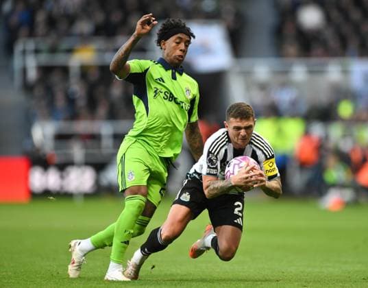 Kevin of Fulham fouls Kieran Trippier of Newcastle United during the Premier League 2025 26 League match between Newcastle United FC and Fulham at St James Park on October 25, 2025 in Newcastle upon Tyne, England. Copyright: xRichardxLee SportsxPressxPhotox Sportspressphoto_SPR50675