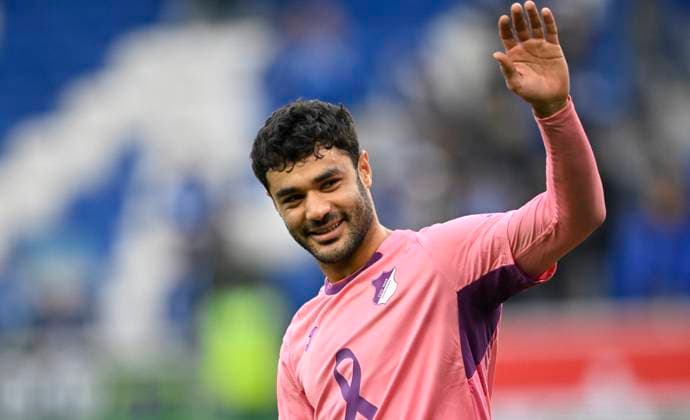 after the end of the match special applause for Ozan Kabak TSG 1899 Hoffenheim 05 thanks fans gesture gesture TSG 1899 Hoffenheim vs 1 FC Heidenheim 1846 FCH 25 10 2025 DFL REGULATIONS PROHIBIT ANY USE OF PHOTOGRAPHS AS IMAGE SEQUENCES AND OR QUASI VIDEO TSG 1899 Hoffenheim vs 1 FC Heidenheim 1846 FCH