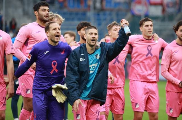 25 10 25 TSG 1899 Hoffenheim 1 FC Heidenheim Germany, Sinsheim, 25 10 2025, Football, Bundesliga, Season 2025 2026, TSG 1899 Hoffenheim 1 FC Heidenheim from left goalkeeper OLiver Baumann, Andreij Kramaric cheer after victory