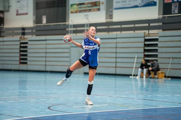 HSG Blomberg Lippe II vs Buxtehuder SV II, Handball, 3 Liga Nord, Matchday 6, 25 10 2025, Season 2025 2026, Blomberg Leni Ringelkamp HSG Blomberg Lippe II, 08 at a 7 meter throw Blomberg Sporthalle an der Ulmenallee Germany