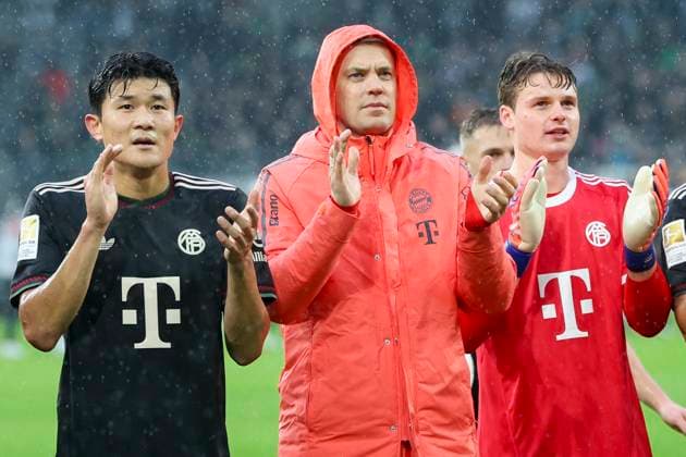 Minjae Kim (FC Bayern Muenchen), Torhueter Manuel Neuer (FC Bayern Muenchen) und Torhueter Jonas Urbig (FC Bayern Muenchen) jubeln, Bundesliga, Borussia Mönchengladbach v FC Bayern München, Stadion im Borussia-Park am 25. October 2025 in Mönchengladbach, Deutschland. (Foto von Marco Steinbrenner DeFodi Images) Minjae Kim (FC Bayern Muenchen), Torhueter Manuel Neuer (FC Bayern Muenchen) und Torhueter Jonas Urbig (FC Bayern Muenchen) cheer, Bundesliga, Borussia Mönchengladbach v FC Bayern München, Stadion im Borussia-Park, October 25, 2025 in Mönchengladbach, Germany. (Photo by Marco Steinbrenner DeFodi Images) DFL regulations prohibit any use of photographs as image sequences and or quasi-video. Minjae Kim FC Bayern Muenchen , Goalkeeper Manuel Neuer FC Bayern Muenchen and Goalkeeper Jonas Urbig FC Bayern Muenchen cheer, Bundesliga, Borussia Mönchengladbach v FC Bayern München, Stadion im Borussia Park on October 25, 2025 in Mönchengladbach, Germany Photo by Marco Steinbrenner DeFodi Images Minjae Kim FC Bayern Muenchen , Goalkeeper Manuel Neuer FC Bayern Muenchen and goalkeeper Jonas Urbig FC Bayern Muenchen cheer, Bundesliga, Borussia Mönchengladbach v FC Bayern München, Stadion im Borussia Park, October 25, 2025 in Mönchengladbach, Germany Photo by Marco Steinbrenner DeFodi Images DFL regulations prohibit any use of photographs as image sequences and or quasi video
