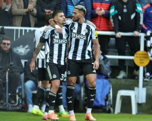 Premier League Newcastle United v Fulham Bruno Guimaraes of Newcastle United celebrates his goal to make it 2-1 during the Premier League match Newcastle United vs Fulham at St. James s Park, Newcastle, United Kingdom, 25th October 2025 (Photo by Richard Bierton News Images) Newcastle St. James s Park Tyne and Wear United Kingdom Copyright: xRichardxBierton NewsxImagesx