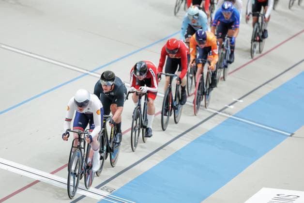 2025 Tissot UCI Track World Championships Picture by Alex Whitehead SWpix.com - 25 10 2025 - Cycling - 2025 Tissot UCI Track World Championships - Velodromo PenalolÃ n, Santiago, Chile - Men™s Omnium - Scratch Race - Matthew Bostock (Great Britain) Copyright: x xSWpix.comx(t axPhotographyxHubxLtd)xAlexxWhitehead SWpix.comx SWP-3030-11409