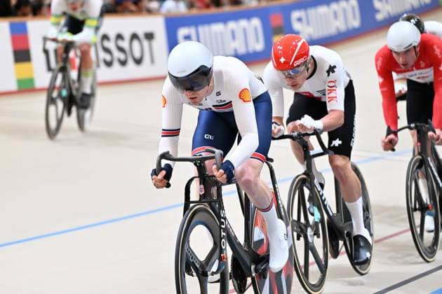 2025 Tissot UCI Track World Championships Picture by Simon Wilkinson SWpix.com - 25 10 2025 - Cycling - 2025 Tissot UCI Track World Championships - Velodromo PenalolÃ n, Santiago, Chile - Men™s Omnium - Scratch Race - Matthew Bostock (Great Britain) Copyright: x xSWpix.comx(t axPhotographyxHubxLtd)xSimonxWilkinson SWpix.comx SWP-3030-11414