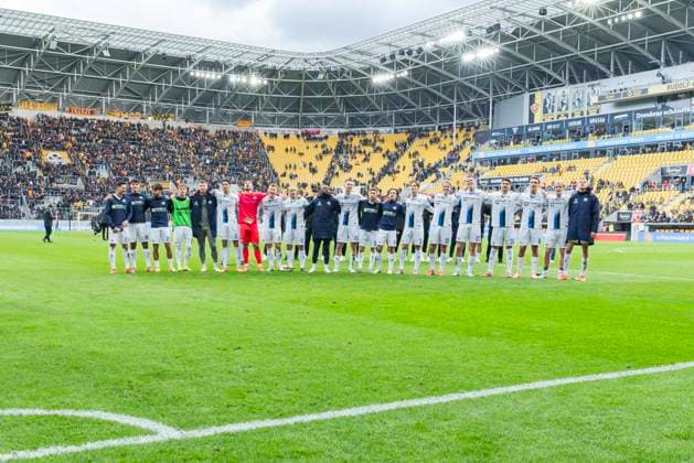 25 10 2025, xomx, Soccer 2 Bundesliga, Dynamo Dresden SC Paderborn 07 v l The game is over The guests win in Saxony with 2 1 and celebrate the away victory with the traveling fans DFL DFB REGULATIONS PROHIBIT ANY USE OF PHOTOGRAPHS as IMAGE SEQUENCES and or QUASI VIDEO Dresden