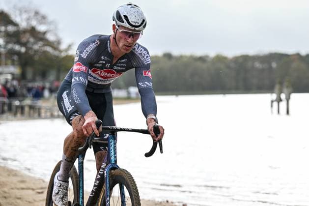 Belgian Niels Vandeputte pictured in action during the elite men s race of the Exact Cross, stage 3 (out of 7) in the Exact Cross cyclocross competition, in Heerde, on Saturday 25 October 2025. DAVIDxPINTENS  x137917259x