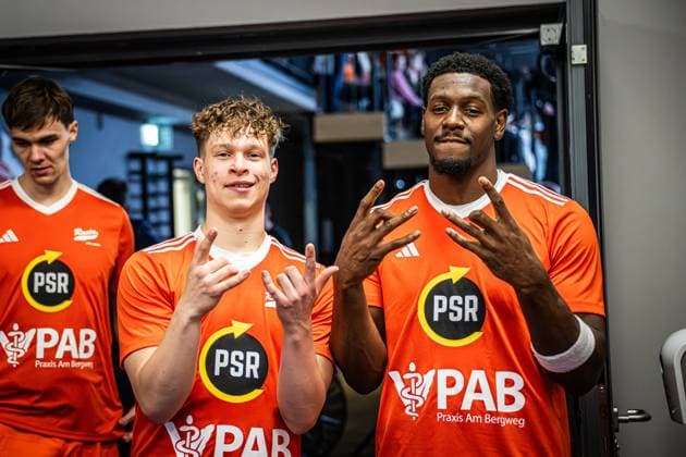 1 Basketball Bundesliga, easyCredit BBL, Season 2025 2026, Men, Main Round, Matchday 5, 25 10 2025, RASTA Vechta Telekom Baskets Bonn Roy Krupnikas 24 RASTA Vechta and TJ Bamba 5 RASTA Vechta before the game Vechta RASTA Dome Lower Saxony Germany