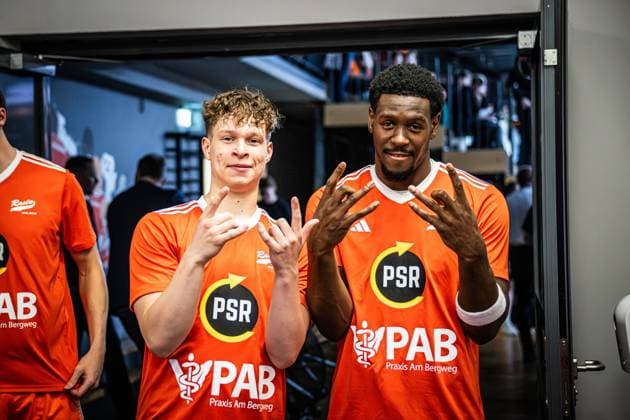 1 Basketball Bundesliga, easyCredit BBL, Season 2025 2026, Men, Main Round, Matchday 5, 25 10 2025, RASTA Vechta Telekom Baskets Bonn Roy Krupnikas 24 RASTA Vechta and TJ Bamba 5 RASTA Vechta before the game Vechta RASTA Dome Lower Saxony Germany