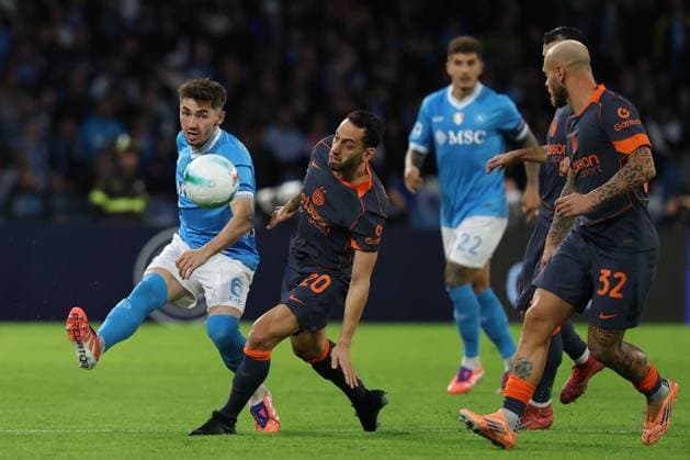 Napoli™s Billy Gilmour during the Serie A soccer match between Napoli and Inter at the Diego Armando Maradona Stadium in Naples, southern italy - Saturday , October 25 , 2025. - Soccer .  Copyright: xAlessandroxGarofalo LaPressex