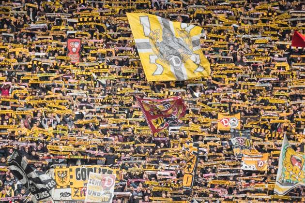 25 10 2025, xomx, Soccer 2 Bundesliga, Dynamo Dresden SC Paderborn 07 v l Fans SGD in K Block with flags, banners and scarves DFL DFB REGULATIONS PROHIBIT ANY USE OF PHOTOGRAPHS as IMAGE SEQUENCES and or QUASI VIDEO Dresden