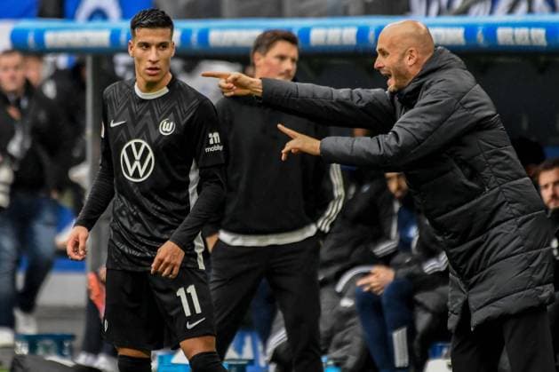 11 Adam Daghim Paul Simonis Coach Wolfsburg Germany , Hamburg , Volksparkstadion , Football , 1 Bundesliga , Hamburger SV VFL Wolfsburg