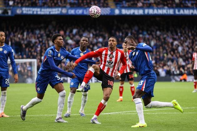 Chelsea gegen Sunderland 25. Oktober 2025, London Premier League Fußball Chelsea gegen Sunderland Wilson Isidor von Sunderland versucht, den Ball unter Druck zu kontrollieren Foto Jacques Feeney Abseits London UK  Copyright: xJacquesxFeeneyx xOffsidexOffside