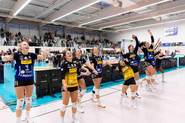 1 Volleyball Bundesliga Women Schwarz Weiss Erfurt vs VfB Suhl Lotto Thüringen Erfurt 25 10 2025 Cheers, VfB Suhl LOTTO Thüringen 1 Volleyball Bundesliga Women Schwarz Weiss Erfurt vs VfB Suhl Lotto Thüringen Riethsporthalle Erfurt 25 10 2025 Copyright: xBEAUTIFULxSPORTS Duehringx