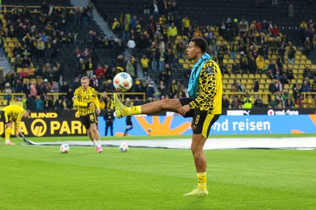 Jobe Bellingham Borussia Dortmund, 7 GER, Borussia Dortmund vs 1 FC Koeln, Football, 1 Liga, Matchday 8, Season 2025 2026, 25 10 2025 DFL REGULATIONS PROHIBIT ANY USE OF PHOTOGRAPHS AS IMAGE SEQUENCES AND OR QUASI VIDEO GER, Borussia Dortmund vs 1 FC Koeln, Football, 1 Liga, Matchday 8, Season 2025 2026, 25 10 2025 Dortmund Copyright: xEibner-Pressefoto FrankxZeisingx EP_FZG