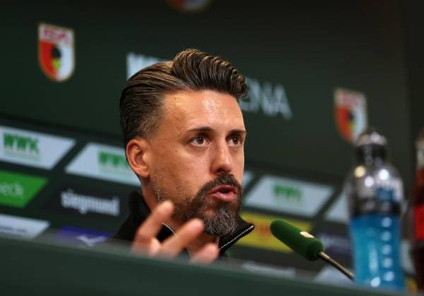 Football, Men, Season 2025 2026, FC Augsburg RB Leipzig, Bundesliga, WWK Arena Sandro Wagner, Coach FC Augsburg at the press conference after the match, Head, Portrait DFL DFB regulations prohibit any use of photographs as image sequences and or quasi video