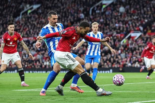 Premier League Manchester United, ManU v Brighton and Hove Albion Matheus Cunha of Manchester United shoots on goal during the Premier League match Manchester United vs Brighton and Hove Albion at Old Trafford, Manchester, United Kingdom, 25th October 2025 (Photo by Mark Cosgrove News Images) Manchester Old Trafford Greater Manchester United Kingdom Copyright: xMarkxCosgrove NewsxImagesx