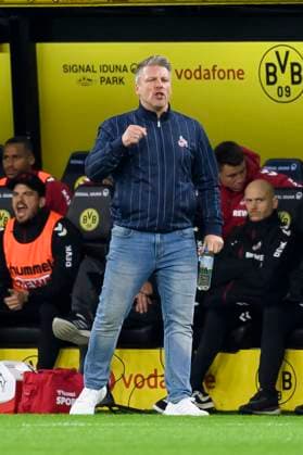 Trainer Lukas Kwasniok (1.FC Koeln) schaut waehrend des spiels der Bundesliga zwischen Borussia Dortmund und 1. FC Köln, Signal Iduna Park am 25. October 2025 in Dortmund, Deutschland. (Foto von Max Maiwald DeFodi Images) +++ Trainer Lukas Kwasniok (1.FC Koeln) looks on during the Bundesliga match between Borussia Dortmund and 1. FC Köln at Signal Iduna Park on October 25, 2025 in Dortmund, Germany. (Photo by Max Maiwald DeFodi Images) DFL regulations prohibit any use of photographs as image sequences and or quasi-video. (Photo by Max Maiwald DeFodi Images) Trainer Lukas Kwasniok 1 FC Koeln looks on during the Bundesliga match between Borussia Dortmund and 1 FC Köln, Signal Iduna Park on October 25, 2025 in Dortmund, Germany Photo by Max Maiwald DeFodi Images Trainer Lukas Kwasniok 1 FC Koeln looks on during the Bundesliga match between Borussia Dortmund and 1 FC Köln at Signal Iduna Park on October 25, 2025 in Dortmund, Germany Photo by Max Maiwald DeFodi Images DFL regulations prohibit any use of photographs as image sequences and or quasi video Photo by Max Maiwald DeFodi Images