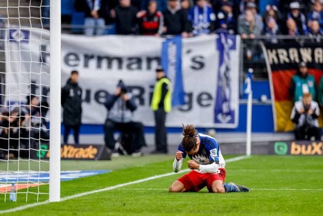 Hamburg, October 25, 2025 Soccer, 1 Bundesliga 2025 26, Hamburger SV VfL Wolfsburg Yussuf Poulsen Hamburger SV, 15 DFL REGULATIONS PROHIBIT ANY USE OF PHOTOGRAPHS AS IMAGE SEQUENCES AND OR QUASI VIDEO