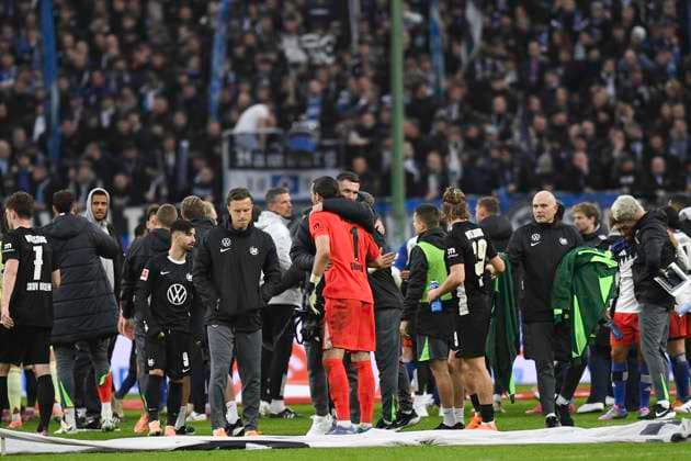 GER 1 FBL,, Hamburger SV vs VfL Wolfsburg 25 10 2025, Volksparkstadion, Hamburg, GER 1 FBL, Hamburger SV vs VfL Wolfsburg in the picture the team of Hannover cheers about the victory nordphotoxGmbH xWitke nph00002