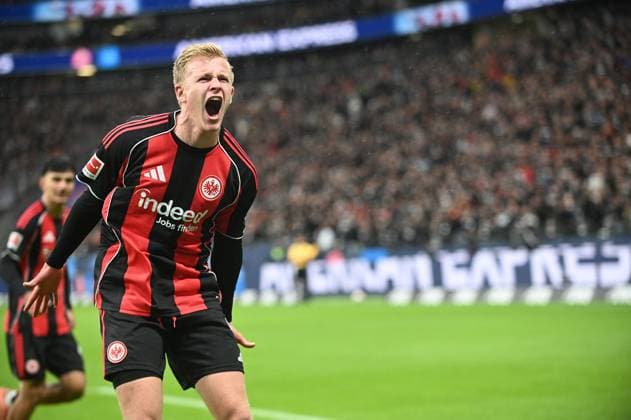 25 10 2025 xhpx Frankfurt am Main, Deutsche Bank Park Bundesliga Season 2025 2026 Eintracht Frankfurt FC St Pauli Goal celebration after Jonathan Burkhardts goal 9, Eintracht Frankfurt to 2 0