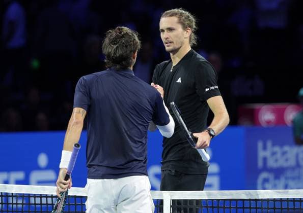 TENNIS - ATP, Tennis Herren Erste Bank Open VIENNA,AUSTRIA,25.OCT.25 - TENNIS - ATP World Tour, Erste Bank Open. Image shows Lorenzo Musetti (ITA) and Alexander Zverev (GER).  GEPAxpictures xWalterxLuger
