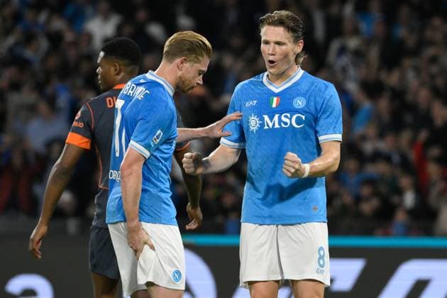 Kevin De Bruyne of SSC Napoli reacts injured after scoring a goal on penalty while Scott McTominay celebrates during the Serie A 2025 2026 football match between SSC Napoli and FC Internazionale at Diego Armando Maradona stadium in Naples (Italy), October 25, 2025. andreaxstaccioli
