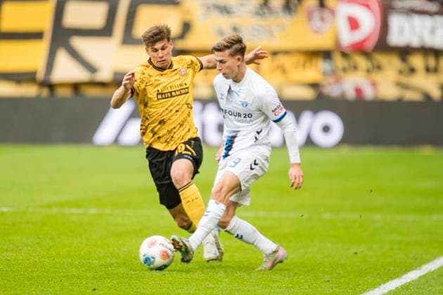 25 10 2025, xomx, Soccer 2 Bundesliga, Dynamo Dresden SC Paderborn 07 v l Alexander Rossipal Dynamo Dresden and Nick Bätzner SC Paderborn 07 in a duel on the ball DFL DFB REGULATIONS PROHIBIT ANY USE OF PHOTOGRAPHS as IMAGE SEQUENCES and or QUASI VIDEO Dresden